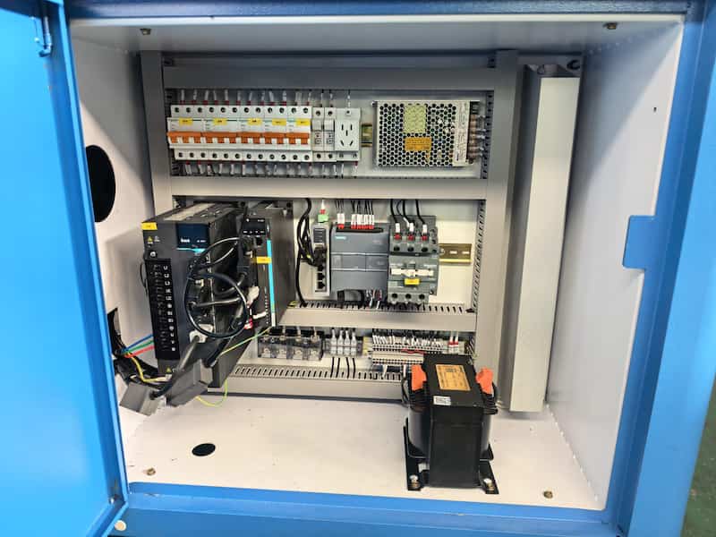 Servo Drive System for High-Precision Bending
