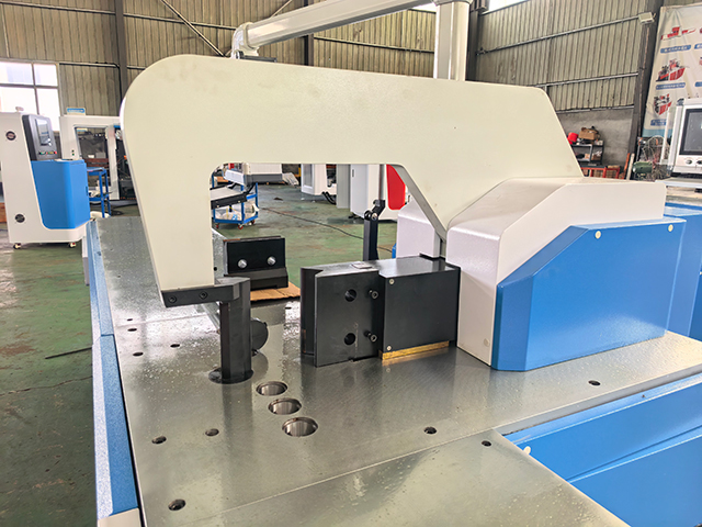 High-Rigidity Closed-Frame Structure for Stable Bending
